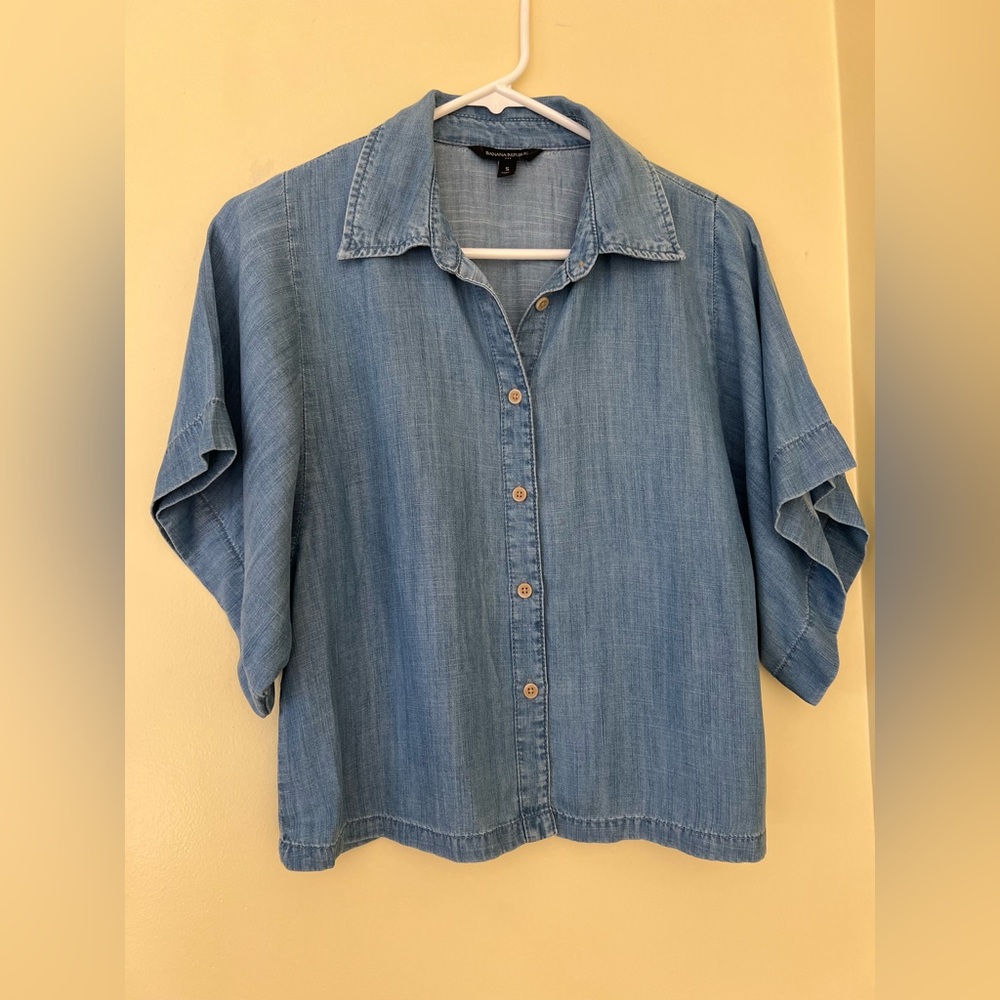 Banana Republic Light Blue Button Down Shirt